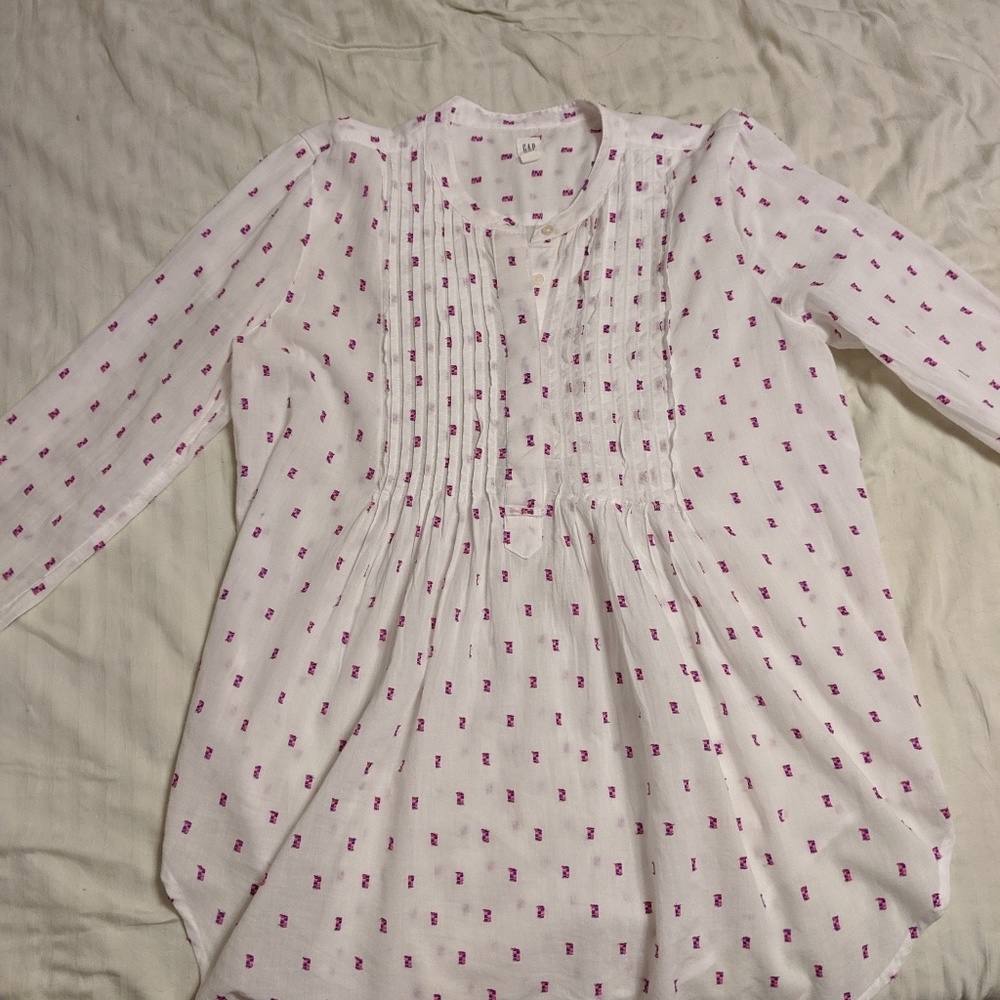 Gap maternity shirt